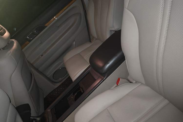 Used Lincoln MKT 2010 3.5T EcoBoost AWD Left Rear Seat
