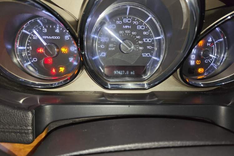 Used Lincoln MKT 2010 3.5T EcoBoost AWD Odometer Close Up
