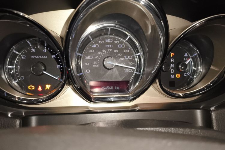 Used Lincoln MKT 2010 3.5T EcoBoost AWD Odometer Close Up