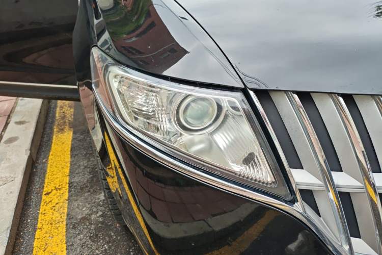 Used Lincoln MKT 2010 3.5T EcoBoost AWD Right Front Headlight