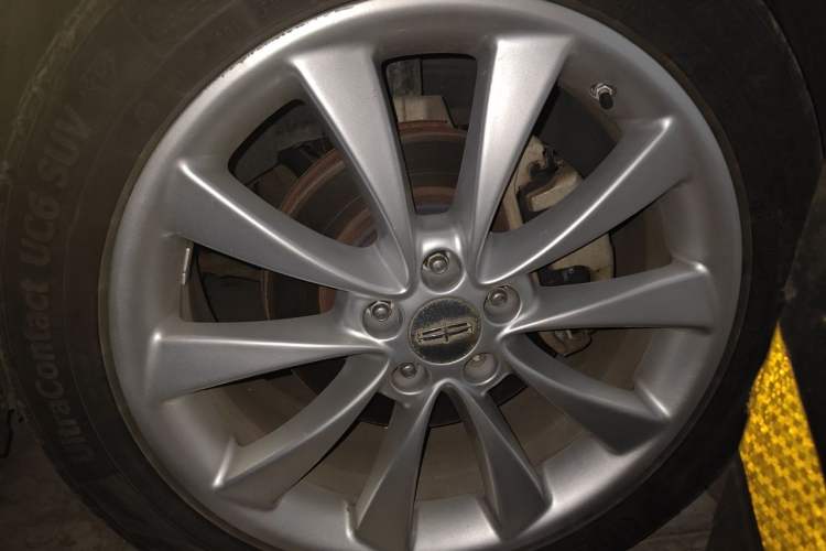 Used Lincoln MKT 2010 3.5T EcoBoost AWD Right Front Wheel Hub