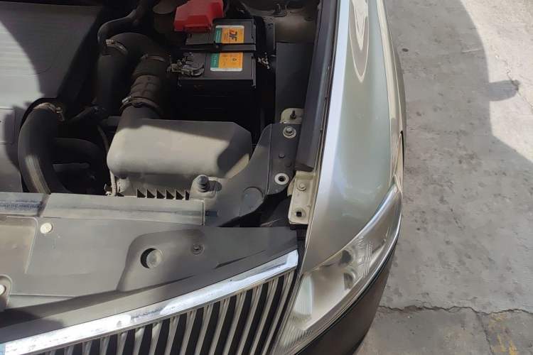 Used Lincoln MKT 2010 3.5T EcoBoost AWD Engine Bay Left