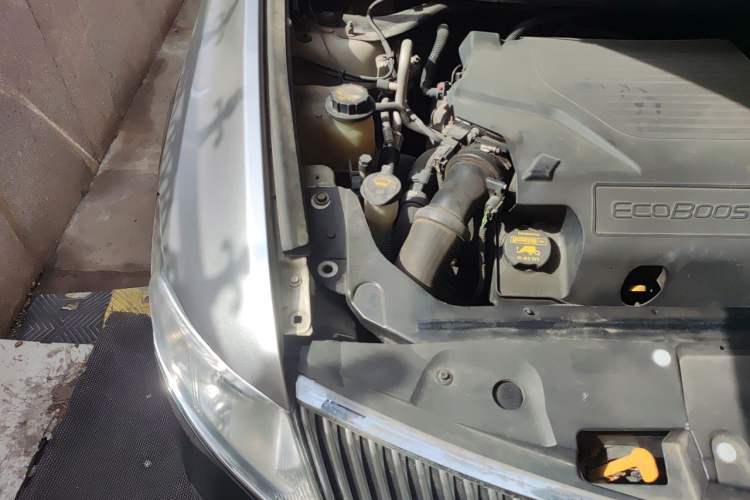 Used Lincoln MKT 2010 3.5T EcoBoost AWD Engine Bay Right