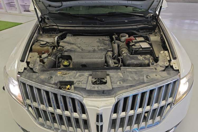 Used Lincoln MKT 2010 3.5T EcoBoost AWD Engine Bay