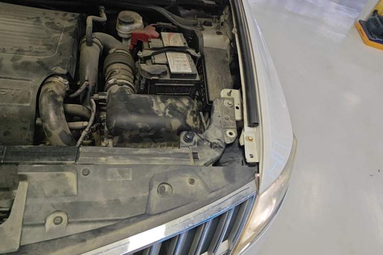 Used Lincoln MKT 2010 3.5T EcoBoost AWD Engine Bay Left