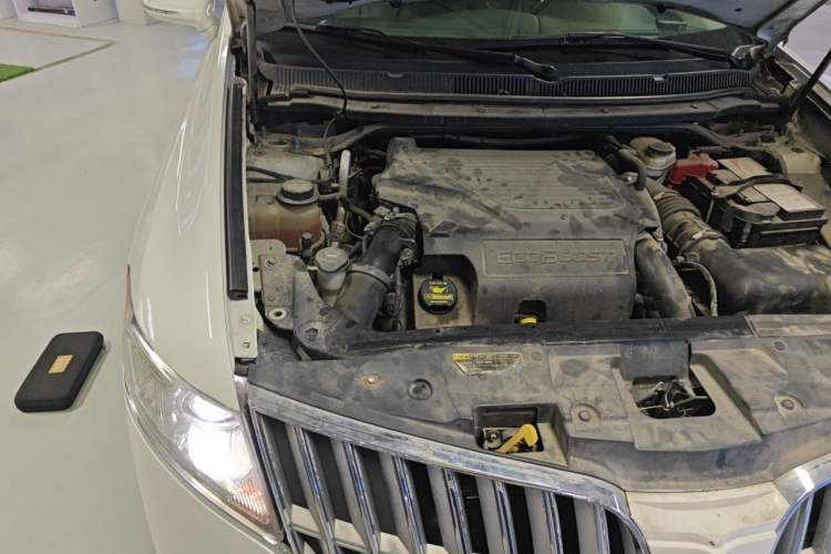 Used Lincoln MKT 2010 3.5T EcoBoost AWD Engine Bay Right