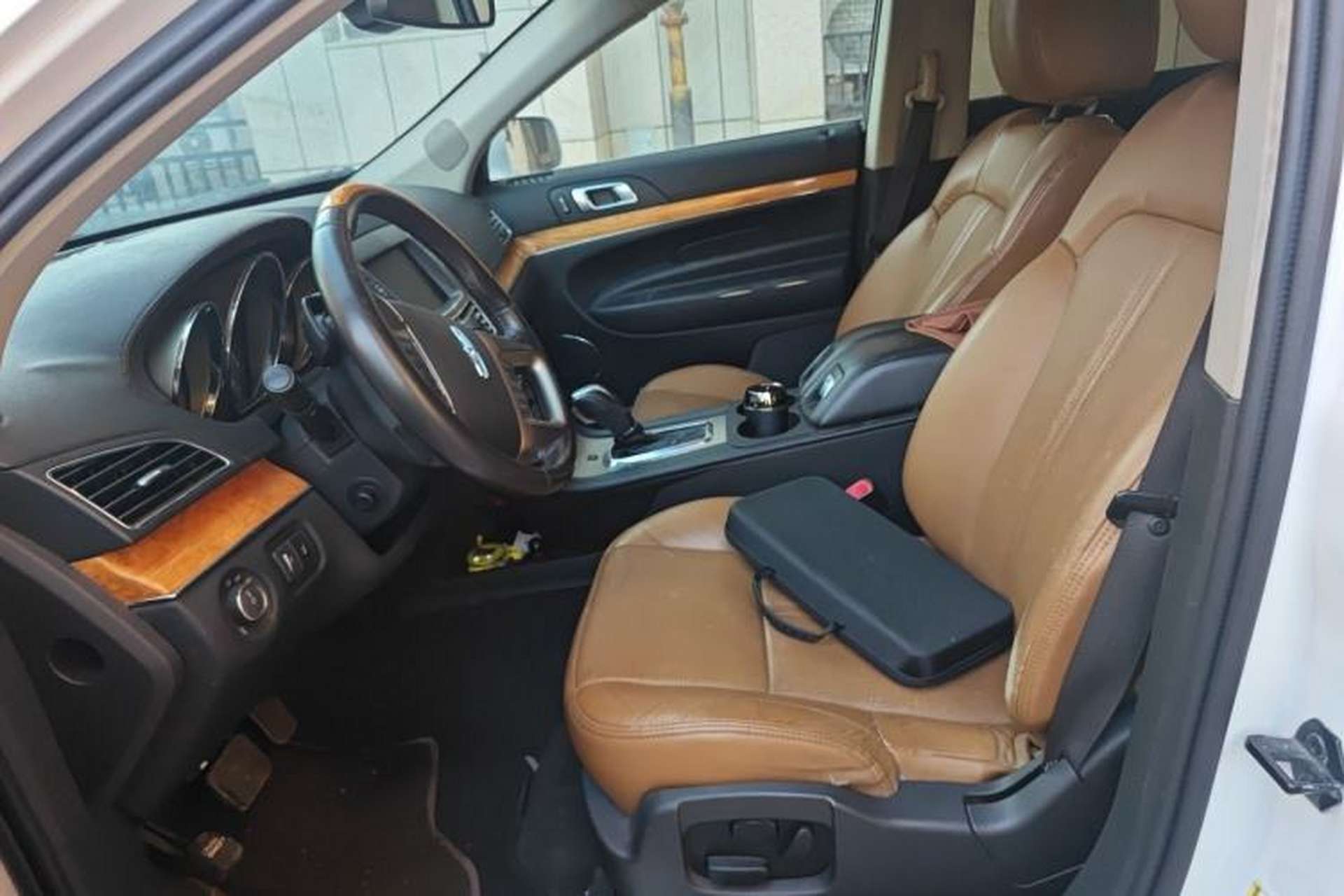 Used Lincoln MKT 2010 3.5T EcoBoost AWD Left Front Seat