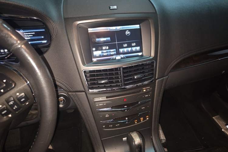 Used Lincoln MKT  Audio And AC Panel