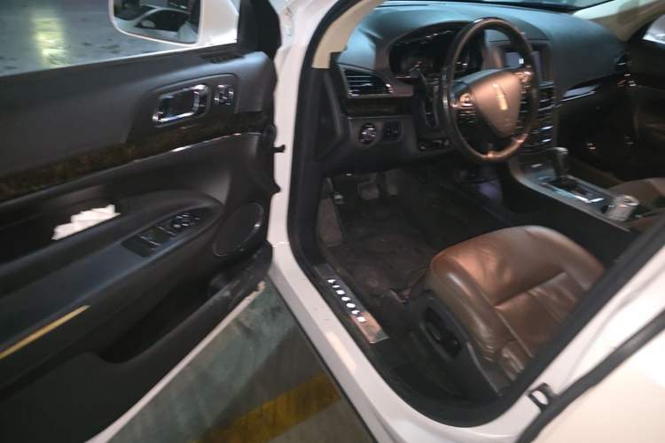 Used Lincoln MKT  Driver Seat