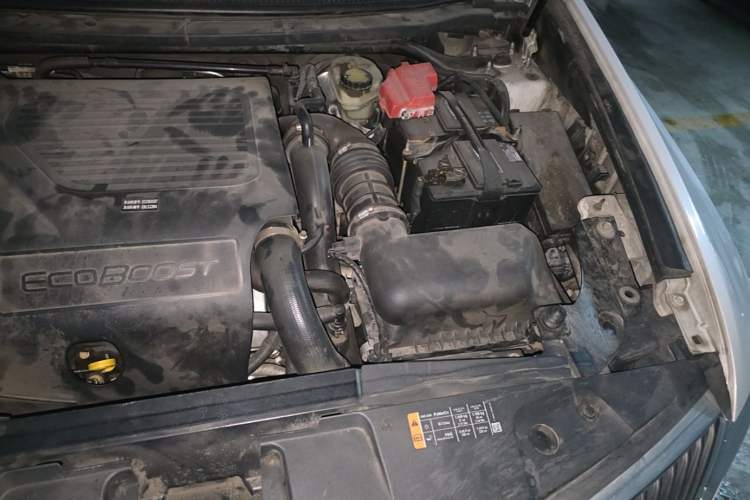 Used Lincoln MKT  Engine Bay Left