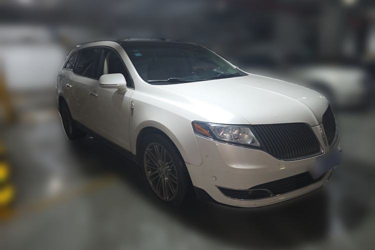 Used Lincoln MKT  Front Right 45 Deg
