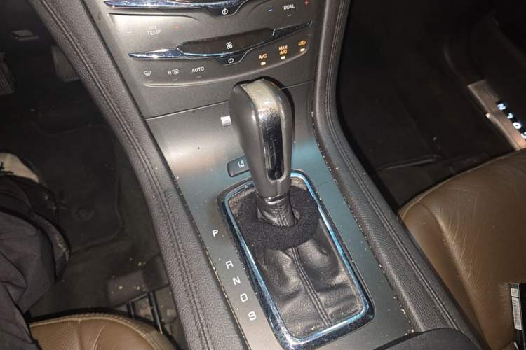 Used Lincoln MKT  Gear Lever