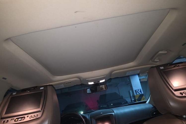Used Lincoln MKT  Headliner
