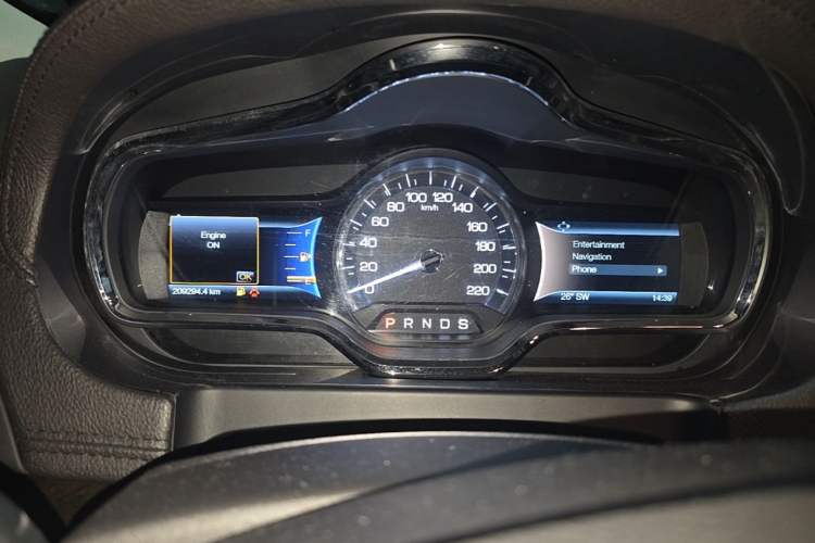 Used Lincoln MKT  Instrument Cluster