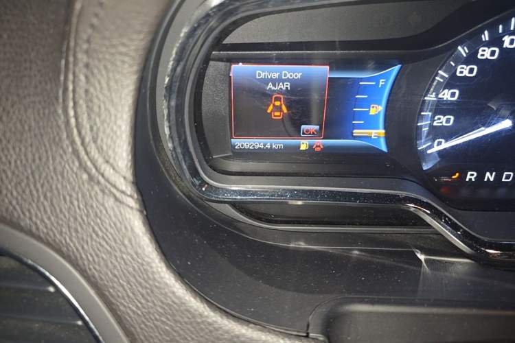 Used Lincoln MKT  Odometer Close Up