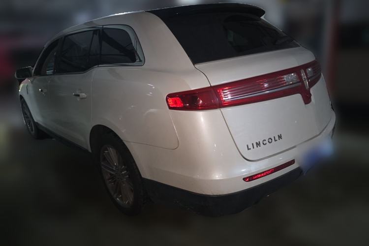 Used Lincoln MKT  Rear Left 45 Deg