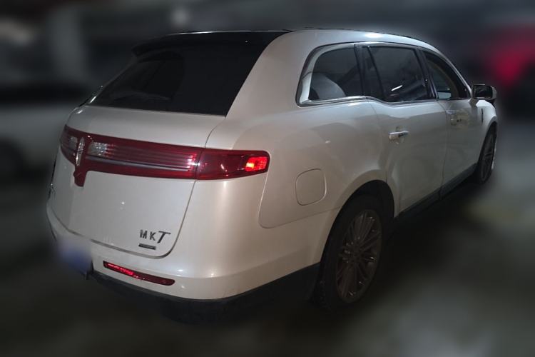 Used Lincoln MKT  Rear Right 45 Deg