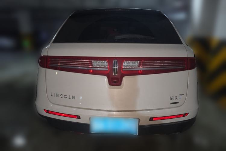 Used Lincoln MKT  Rear