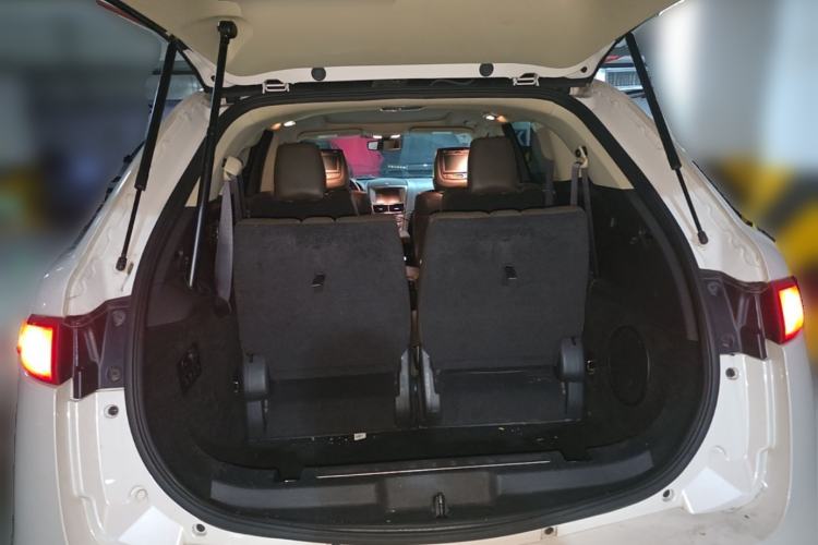 Used Lincoln MKT  Trunk