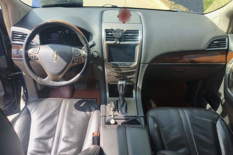 Used Lincoln MKX  Center Console