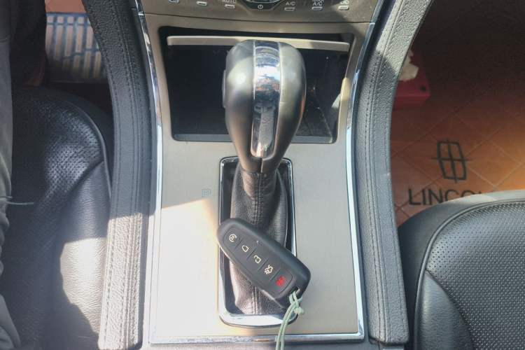 Used Lincoln MKX  Gear Lever