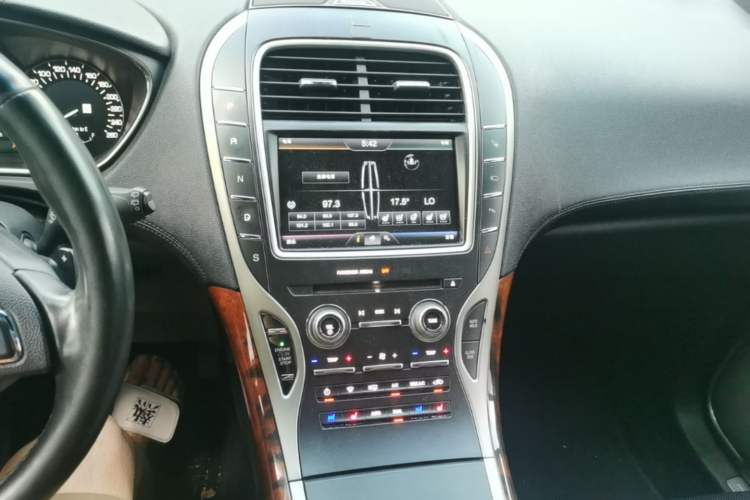 Used Lincoln MKX 2015 2.7T Four-Wheel Drive Prestige Edition Audio And AC Panel