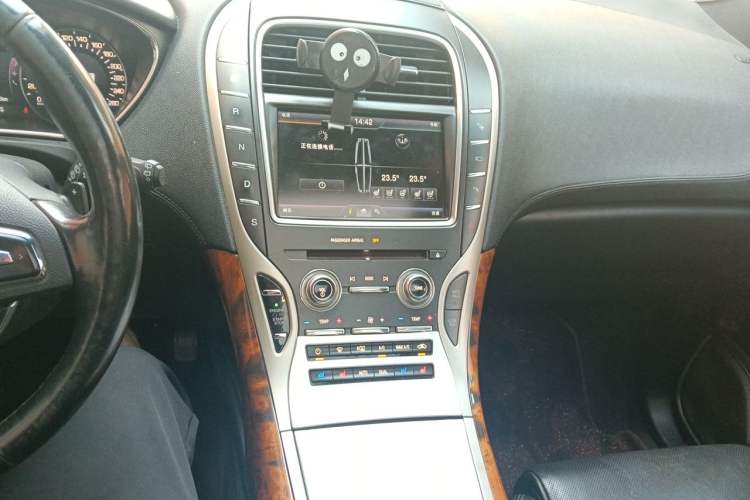 Used Lincoln MKX 2015 2.7T Four-Wheel Drive Prestige Edition Audio And AC Panel