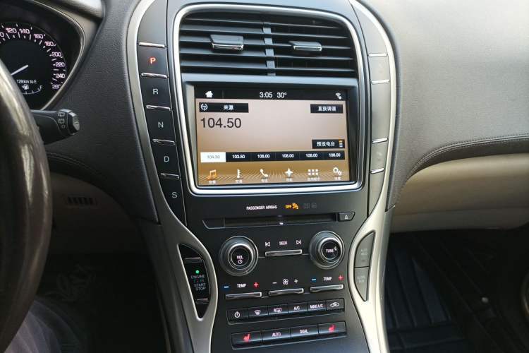 Used Lincoln MKX 2015 2.0T Two-Wheel Drive Deluxe Edition Audio And AC Panel