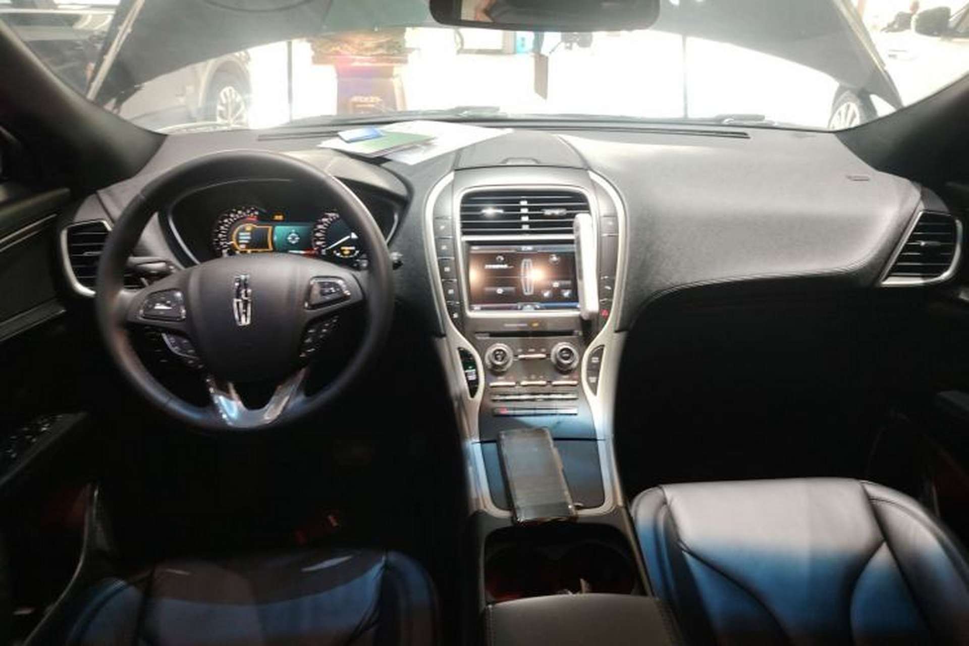 Used Lincoln MKX 2015 2.0T Two-Wheel Drive Deluxe Edition Center Console