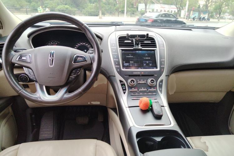 Used Lincoln MKX 2015 2.0T Two-Wheel Drive Deluxe Edition Center Console