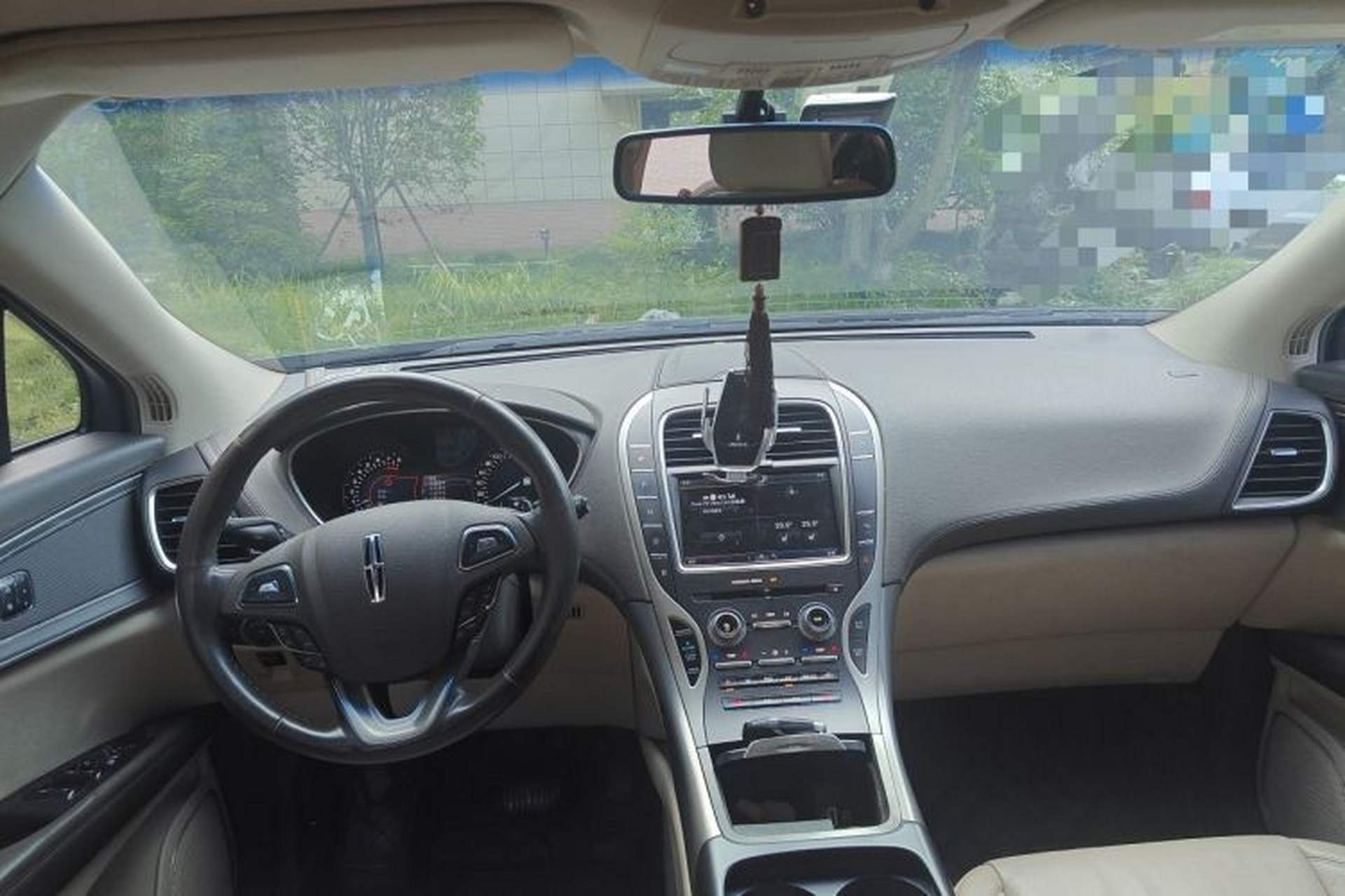 Used Lincoln MKX 2015 2.0T Two-Wheel Drive Deluxe Edition Center Console