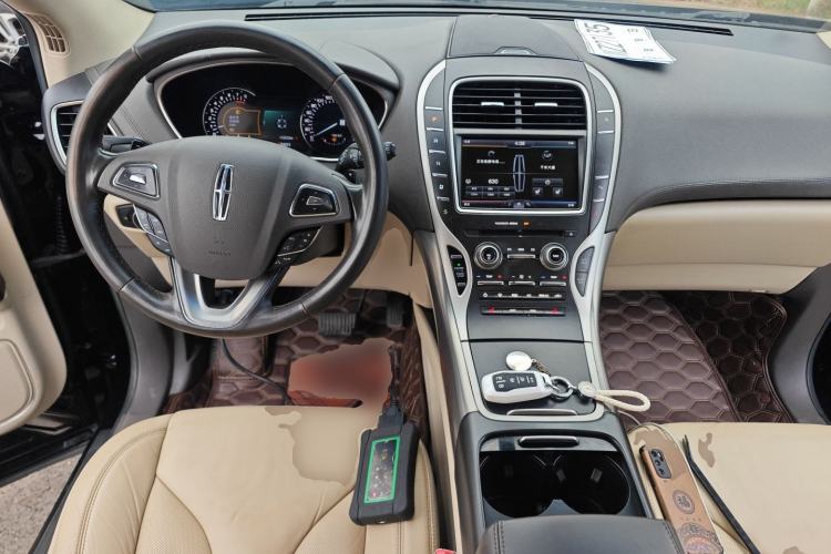Used Lincoln MKX 2015 2.0T Two-Wheel Drive Deluxe Edition Center Console