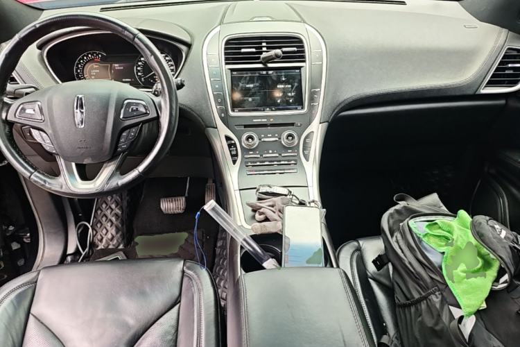 Used Lincoln MKX 2015 2.0T Two-Wheel Drive Deluxe Edition Center Console