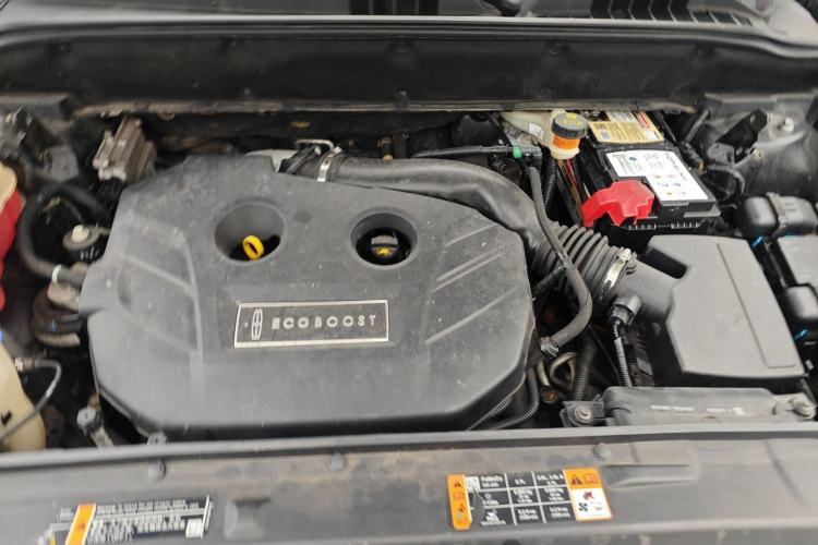 Used Lincoln MKX 2015 2.0T Two-Wheel Drive Deluxe Edition Engine Bay