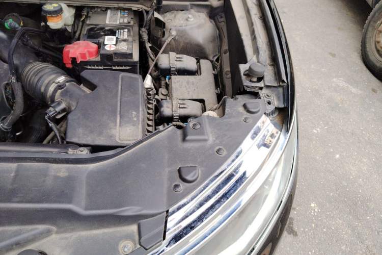 Used Lincoln MKX 2015 2.0T Two-Wheel Drive Deluxe Edition Engine Bay Left