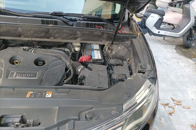 Used Lincoln MKX 2015 2.0T Two-Wheel Drive Deluxe Edition Engine Bay Left