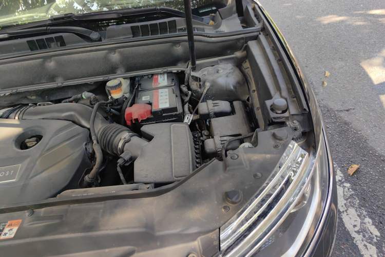 Used Lincoln MKX 2015 2.0T Two-Wheel Drive Deluxe Edition Engine Bay Left