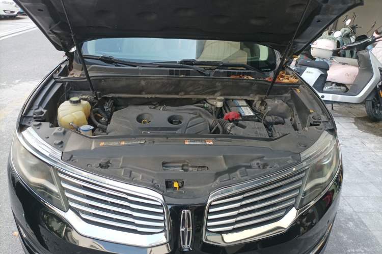 Used Lincoln MKX 2015 2.0T Two-Wheel Drive Deluxe Edition Engine Bay
