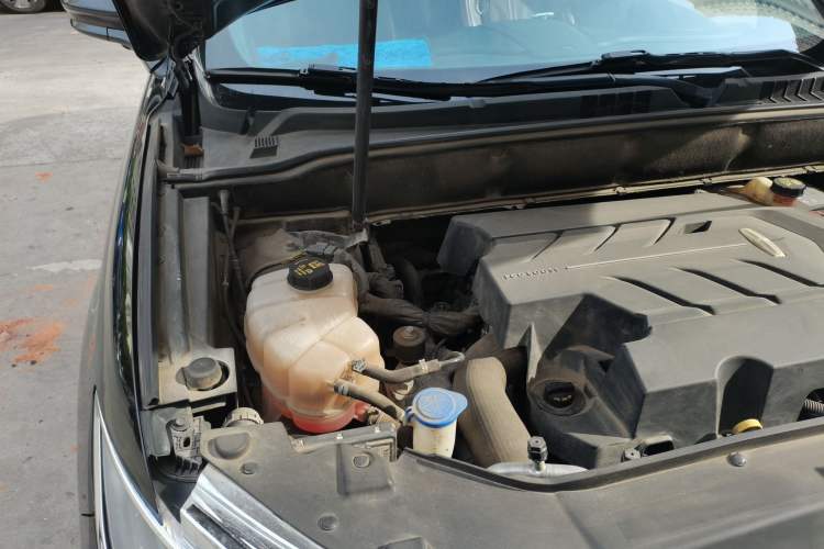 Used Lincoln MKX 2015 2.7T Four-Wheel Drive Prestige Edition Engine Bay Right