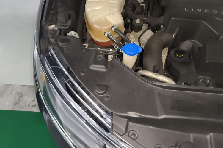 Used Lincoln MKX 2015 2.7T Four-Wheel Drive Prestige Edition Engine Bay Right