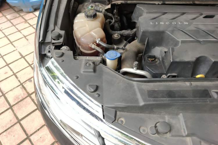 Used Lincoln MKX 2015 2.7T Four-Wheel Drive Prestige Edition Engine Bay Right