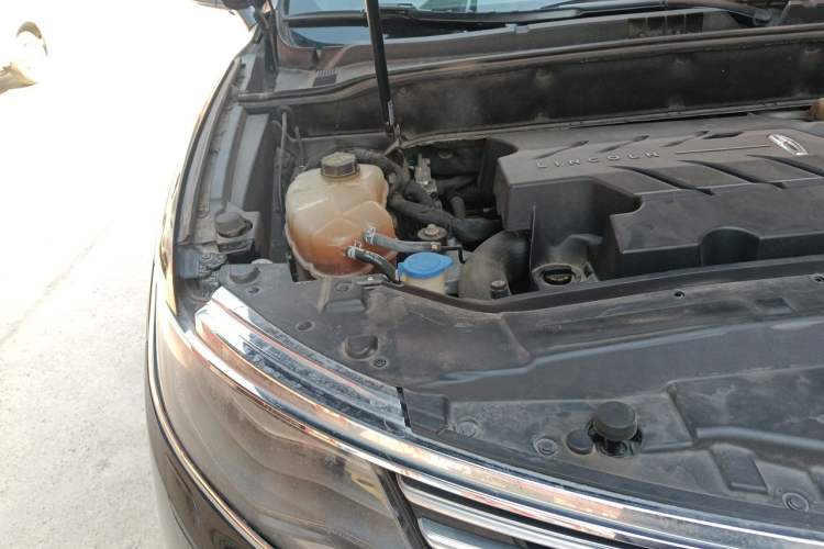 Used Lincoln MKX 2015 2.7T Four-Wheel Drive Prestige Edition Engine Bay Right