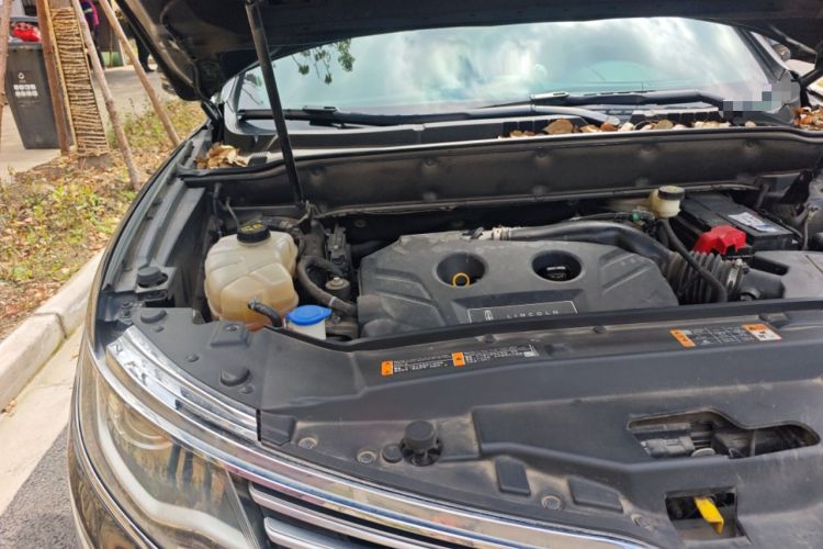 Used Lincoln MKX 2015 2.0T Two-Wheel Drive Deluxe Edition Engine Bay Right