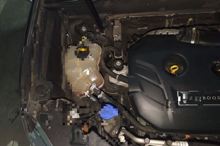 Used Lincoln MKX 2015 2.0T Two-Wheel Drive Deluxe Edition Engine Bay Right