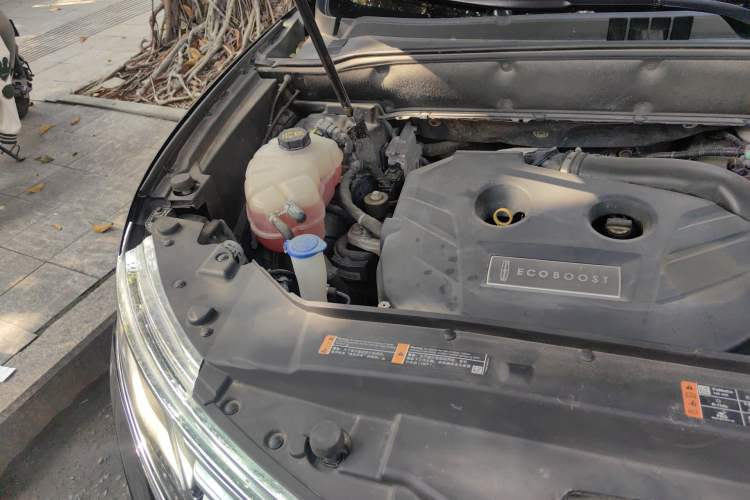 Used Lincoln MKX 2015 2.0T Two-Wheel Drive Deluxe Edition Engine Bay Right