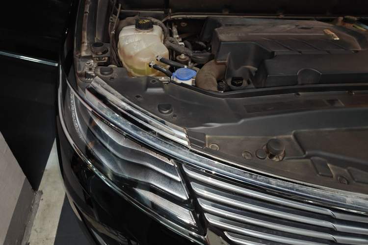 Used Lincoln MKX 2015 2.7T Four-Wheel Drive Prestige Edition Engine Bay Right
