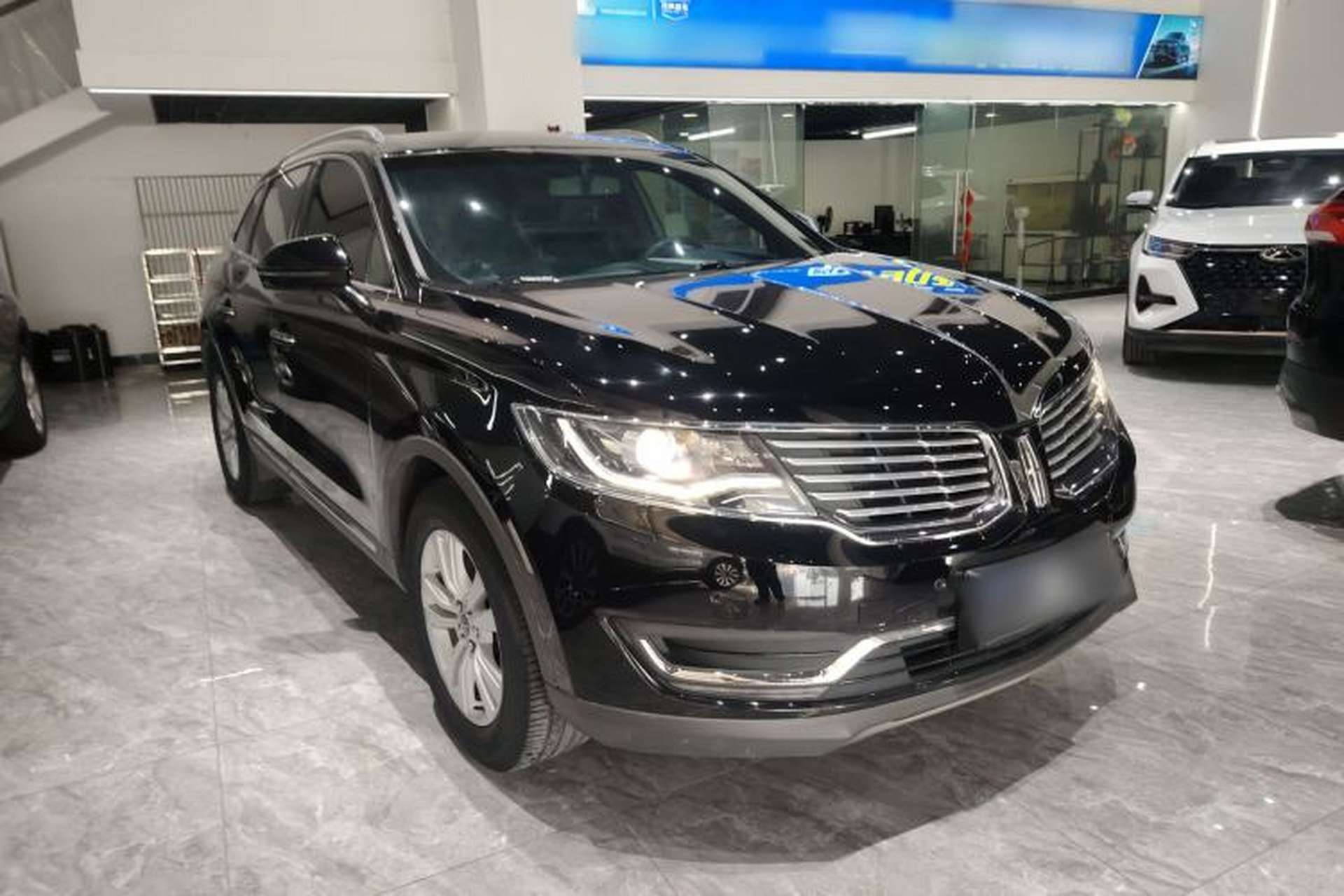 Used Lincoln MKX 2015 2.0T Two-Wheel Drive Deluxe Edition Front Right 45 Deg