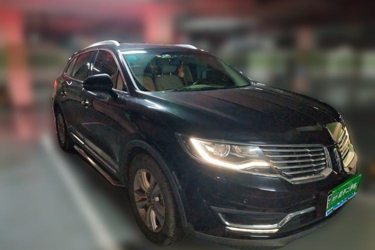 Used Lincoln MKX 2015 2.0T Two-Wheel Drive Deluxe Edition Front Right 45 Deg