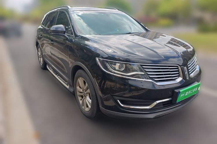Used Lincoln MKX 2015 2.0T Two-Wheel Drive Deluxe Edition Front Right 45 Deg