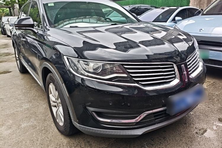 Used Lincoln MKX 2015 2.0T Two-Wheel Drive Deluxe Edition Front Right 45 Deg